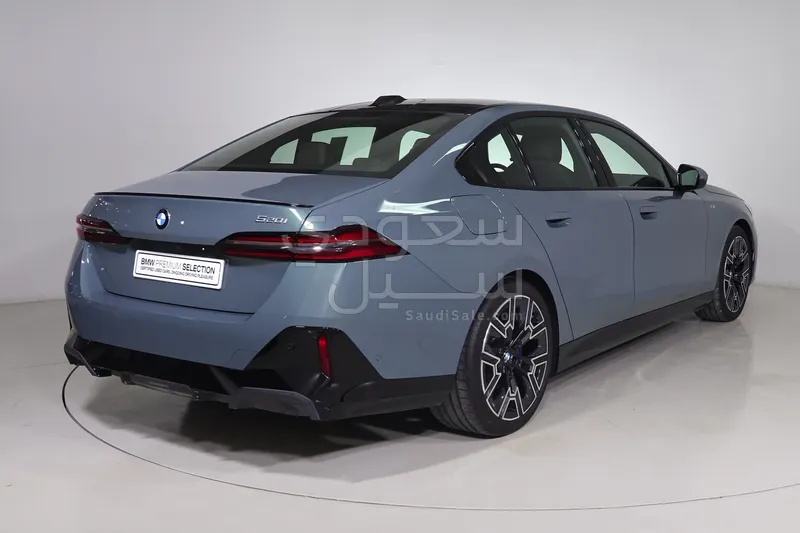 2025 بي ام دبليو الفئة الخامسة 520 أي إم كت