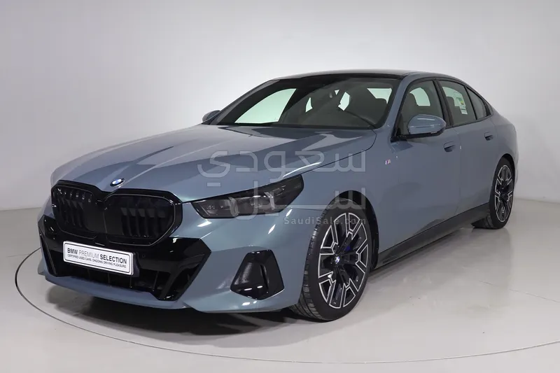 2025 بي ام دبليو الفئة الخامسة 520 أي إم كت