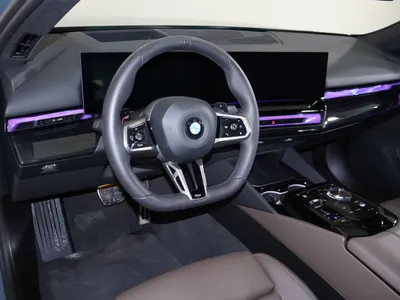 2025 بي ام دبليو الفئة الخامسة 520 أي إم كت