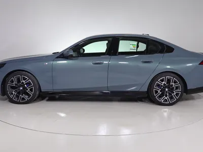 2025 بي ام دبليو الفئة الخامسة 520 أي إم كت