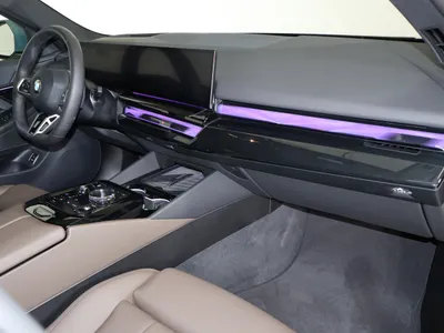 2025 بي ام دبليو الفئة الخامسة 520 أي إم كت