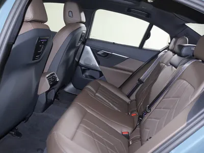 2025 بي ام دبليو الفئة الخامسة 520 أي إم كت