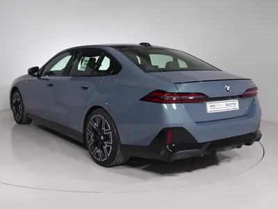 2025 بي ام دبليو الفئة الخامسة 520 أي إم كت