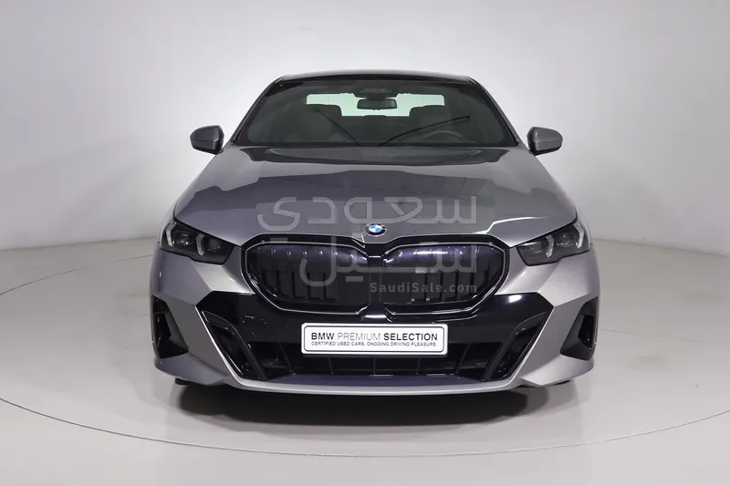 2025 بي ام دبليو الفئة الخامسة 520 أي إم كت