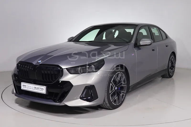 2025 بي ام دبليو الفئة الخامسة 520 أي إم كت