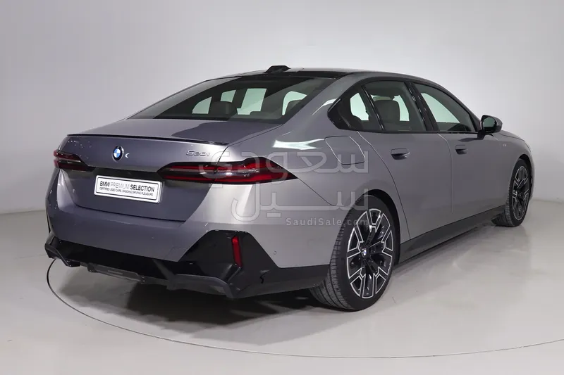 2025 بي ام دبليو الفئة الخامسة 520 أي إم كت