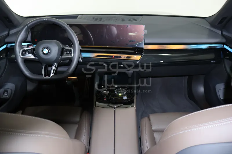 2025 بي ام دبليو الفئة الخامسة 520 أي إم كت