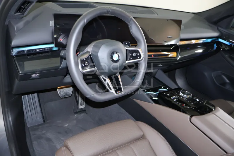 2025 بي ام دبليو الفئة الخامسة 520 أي إم كت