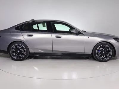 2025 بي ام دبليو الفئة الخامسة 520 أي إم كت