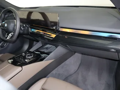 2025 بي ام دبليو الفئة الخامسة 520 أي إم كت