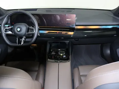 2025 بي ام دبليو الفئة الخامسة 520 أي إم كت