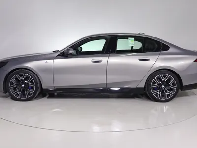 2025 بي ام دبليو الفئة الخامسة 520 أي إم كت