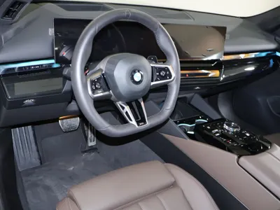 2025 بي ام دبليو الفئة الخامسة 520 أي إم كت