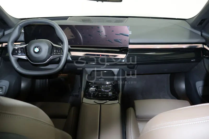 2026 BMW 5 Series 520i Mkit