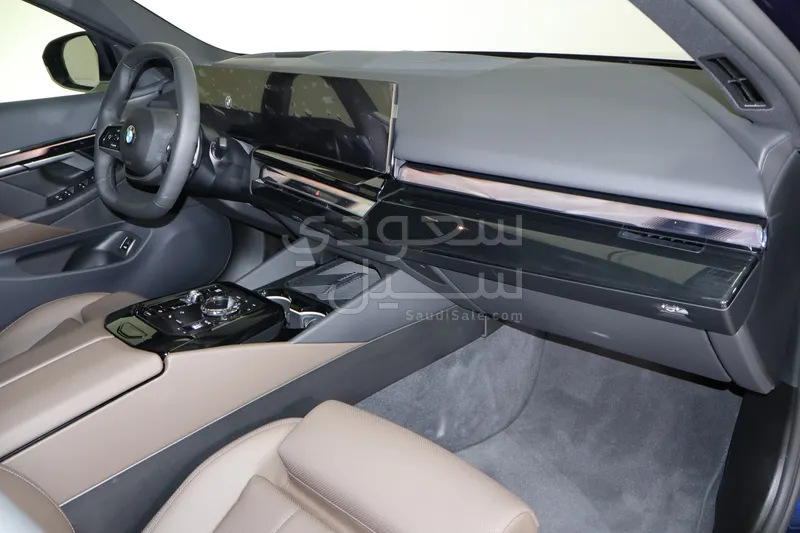 2026 BMW 5 Series 520i Mkit