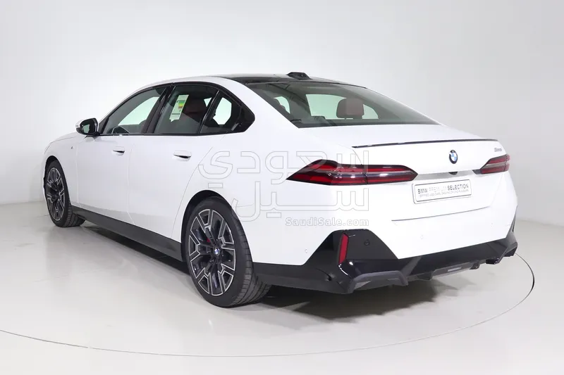 2026 BMW 5 Series 520i Mkit