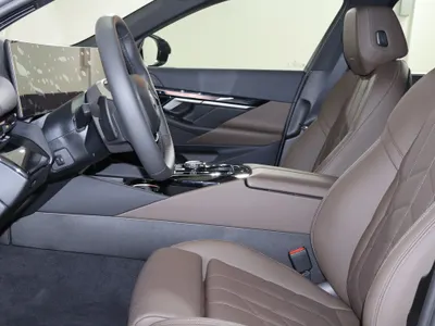 2026 BMW 5 Series 520i Mkit