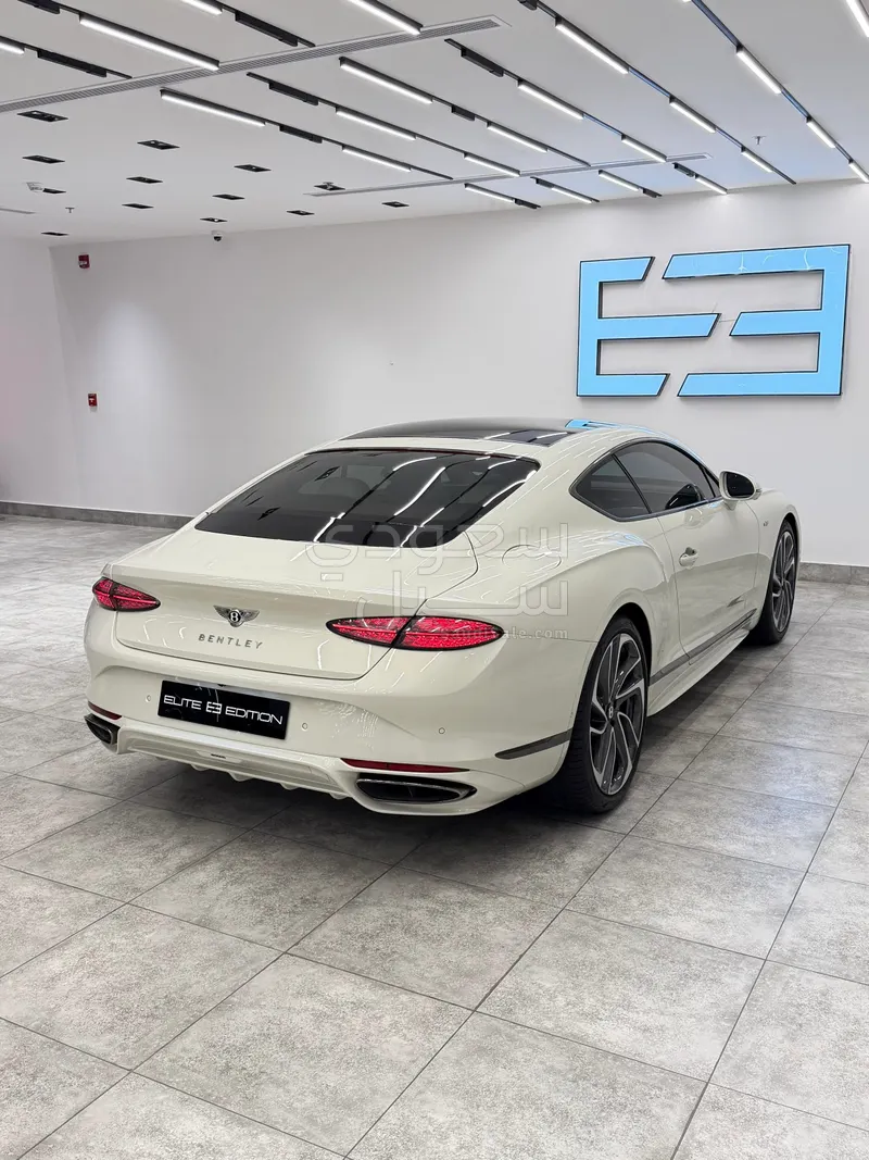 2025 بنتلي كونتيننتل جي تي الاصدار الاول