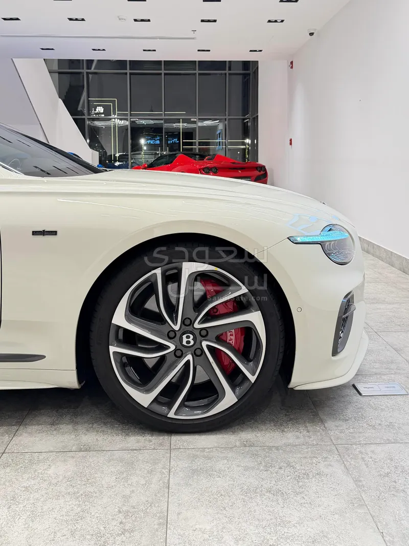 2025 بنتلي كونتيننتل جي تي الاصدار الاول