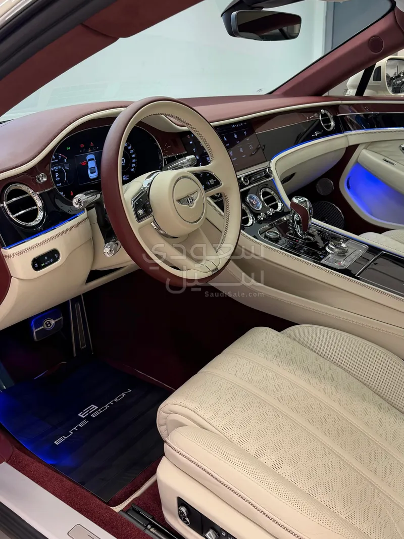 2025 بنتلي كونتيننتل جي تي الاصدار الاول