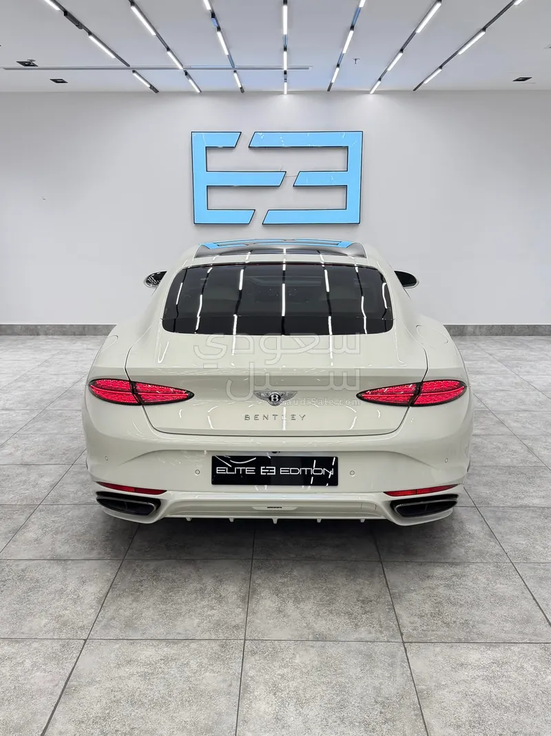 2025 بنتلي كونتيننتل جي تي الاصدار الاول