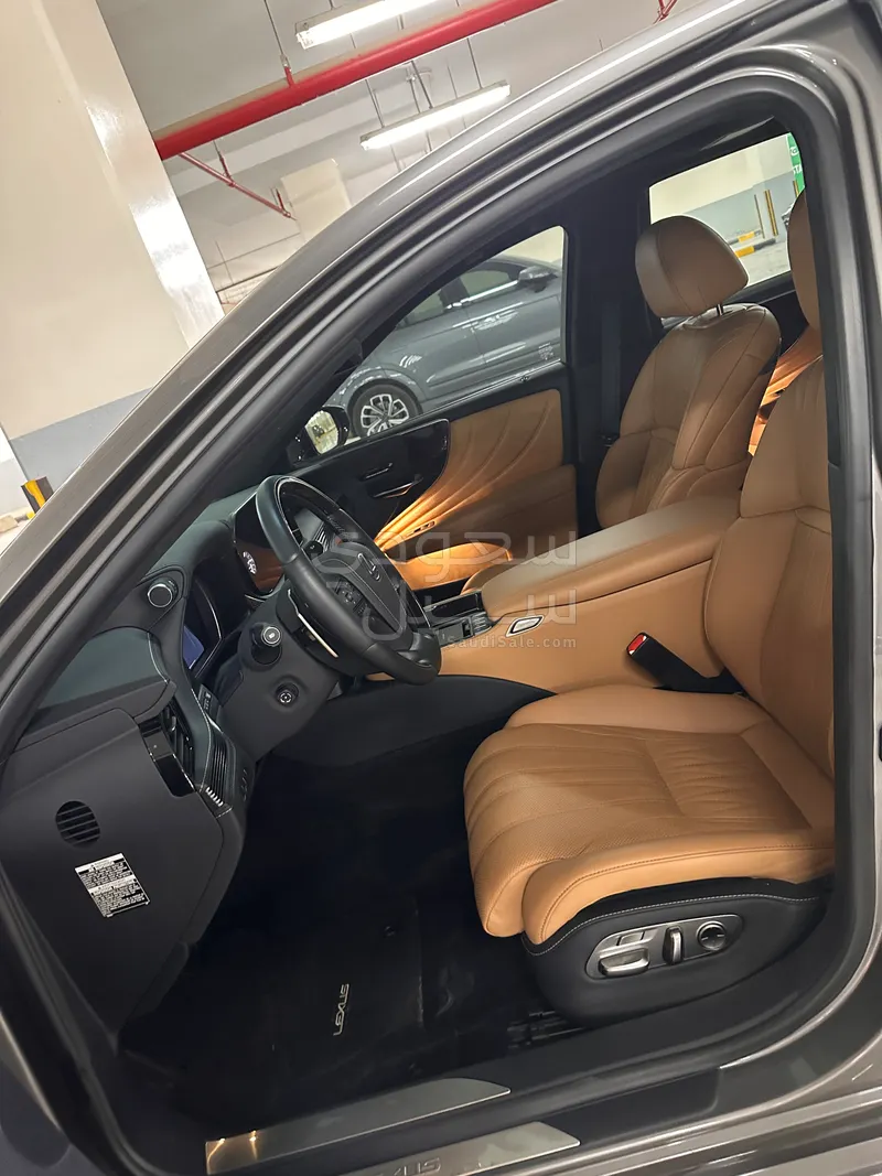 2022 لكزس إل إس 500