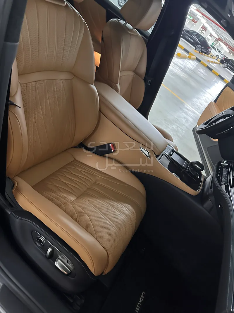 2022 لكزس إل إس 500