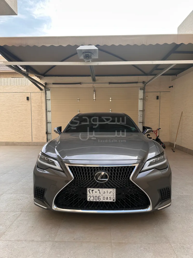 2022 لكزس إل إس 500