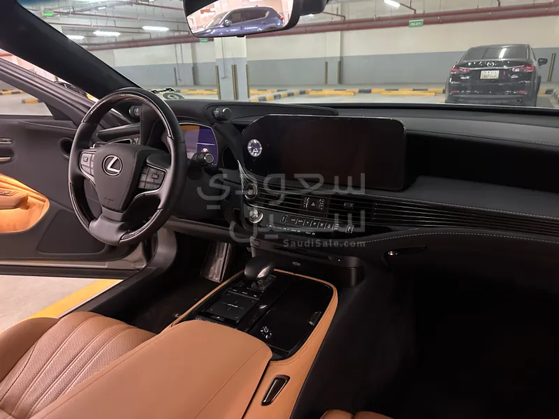 2022 لكزس إل إس 500