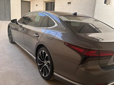 2022 لكزس إل إس 500