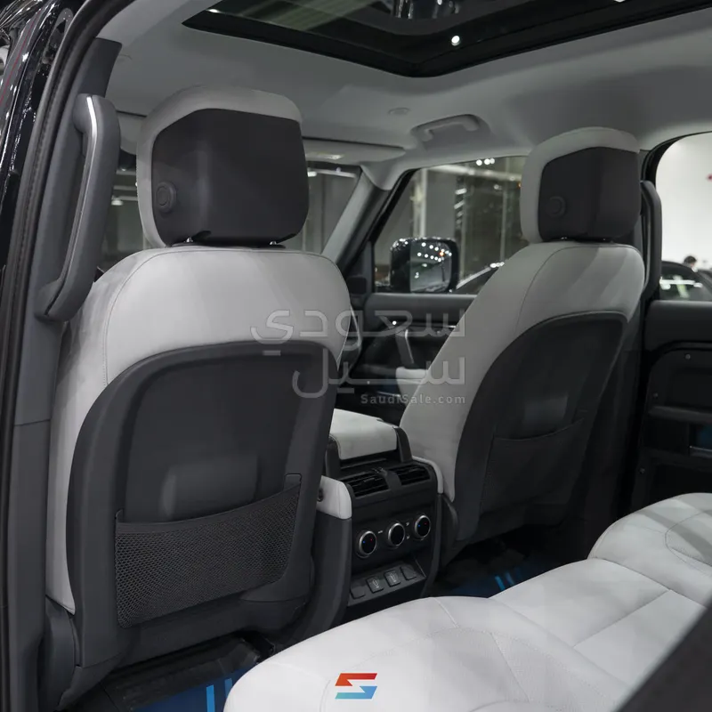 2026 Land Rover Defender SE