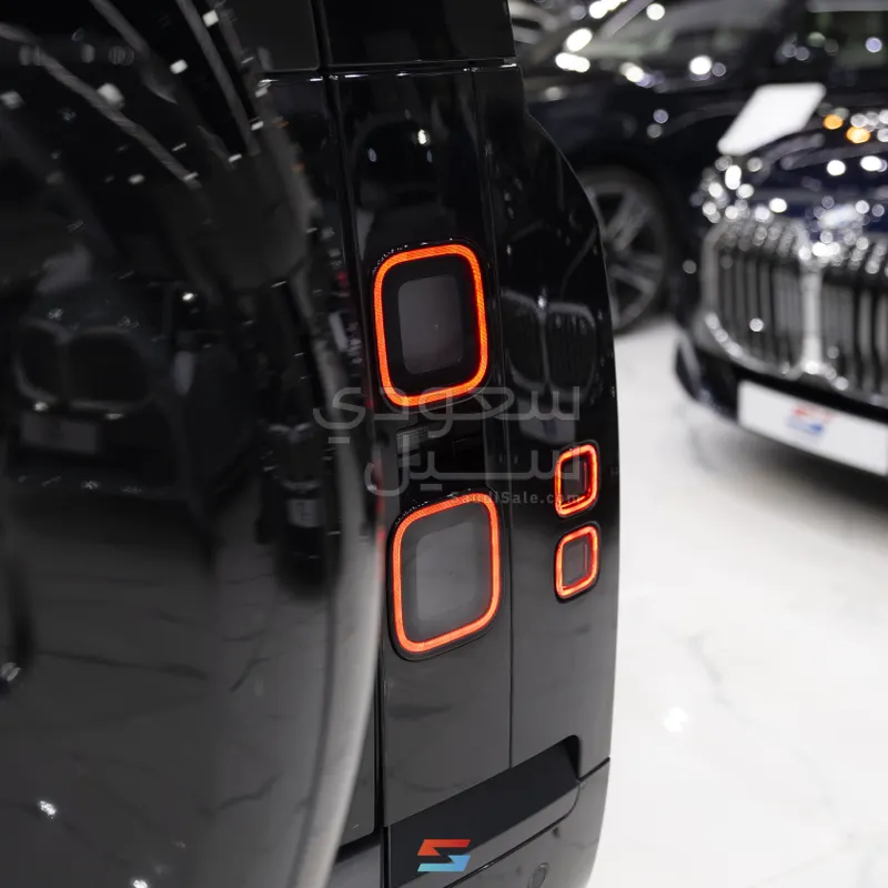 2026 Land Rover Defender SE