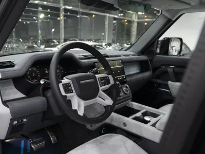 2026 Land Rover Defender SE