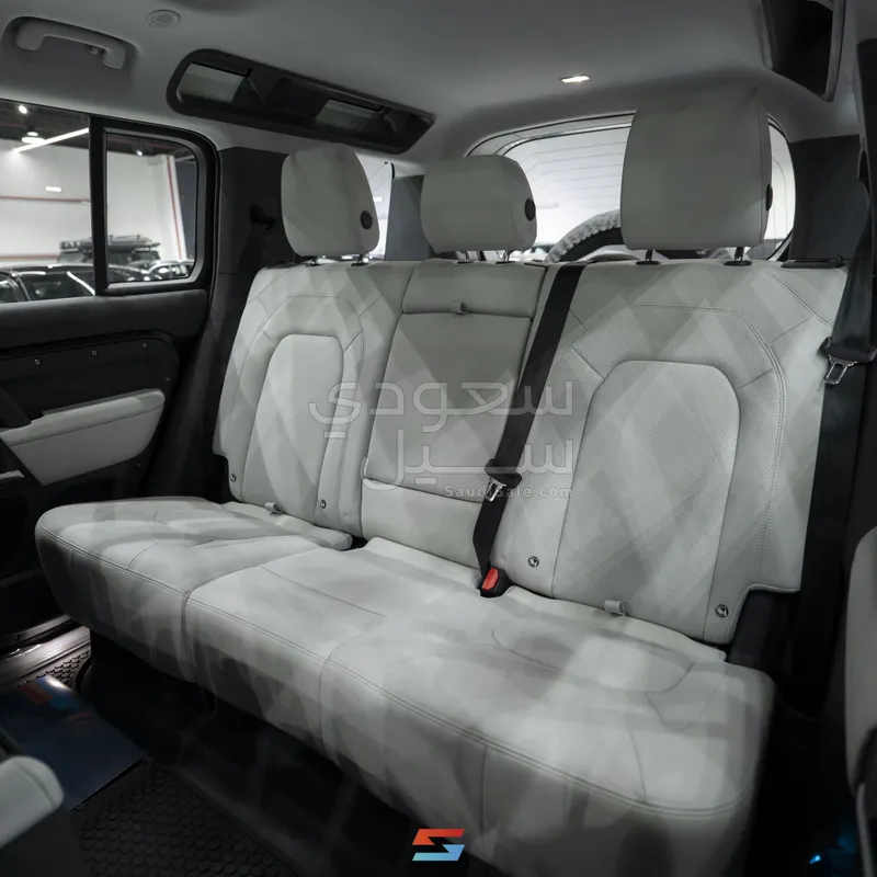 2026 Land Rover Defender X dynamic