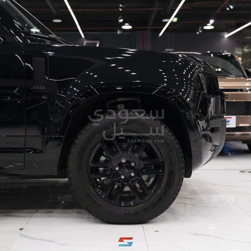 2026 Land Rover Defender X dynamic