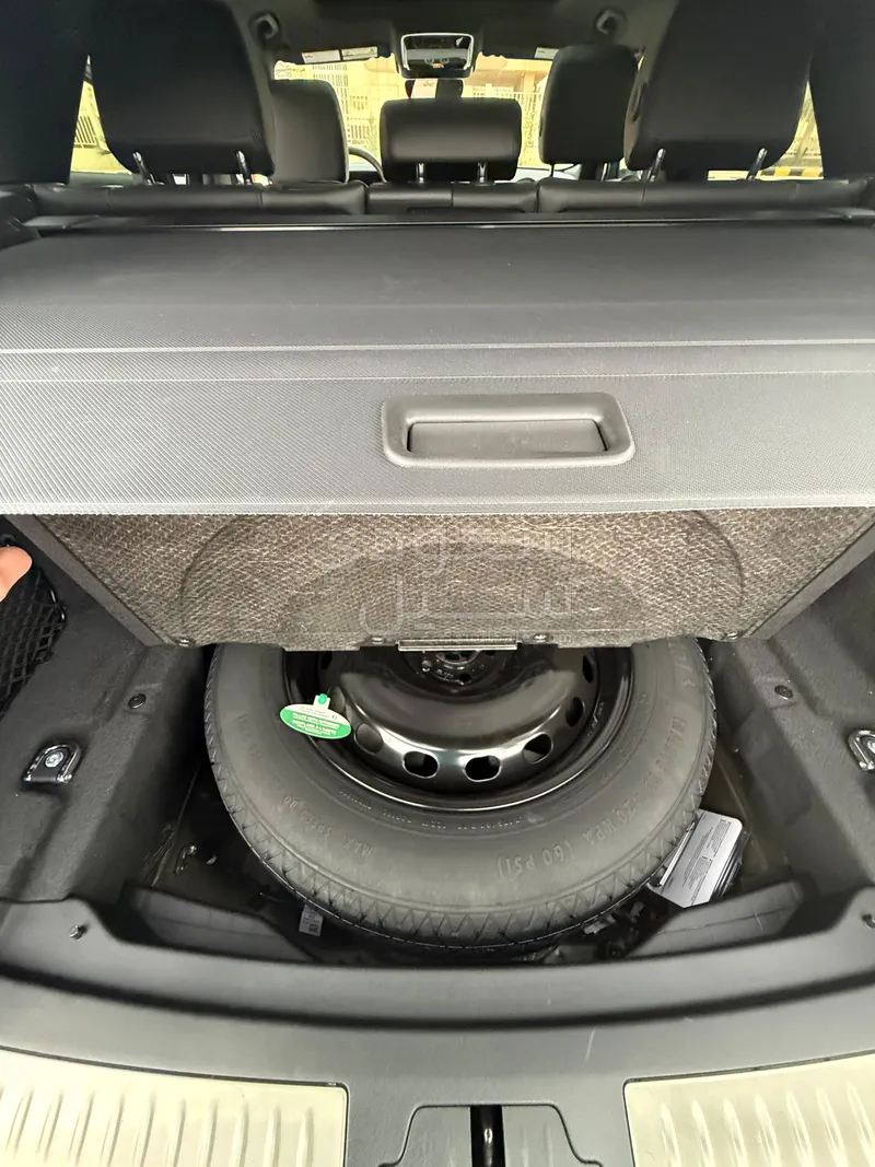 2024 Land Rover Range Rover Velar SE