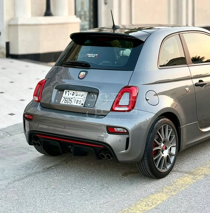 2023 فيات ابارث 695 توريزمو