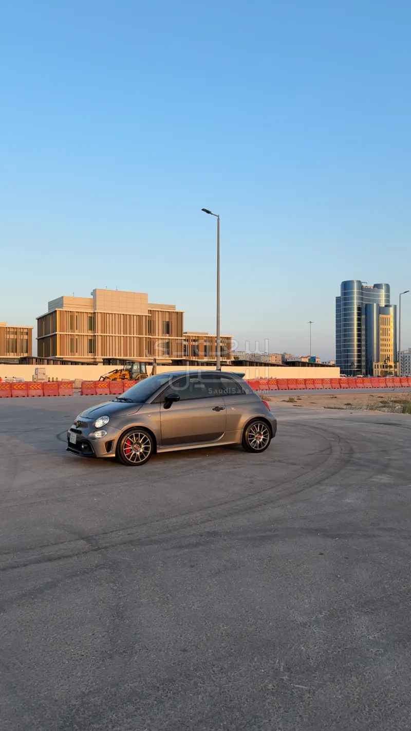 2023 فيات ابارث 695 توريزمو