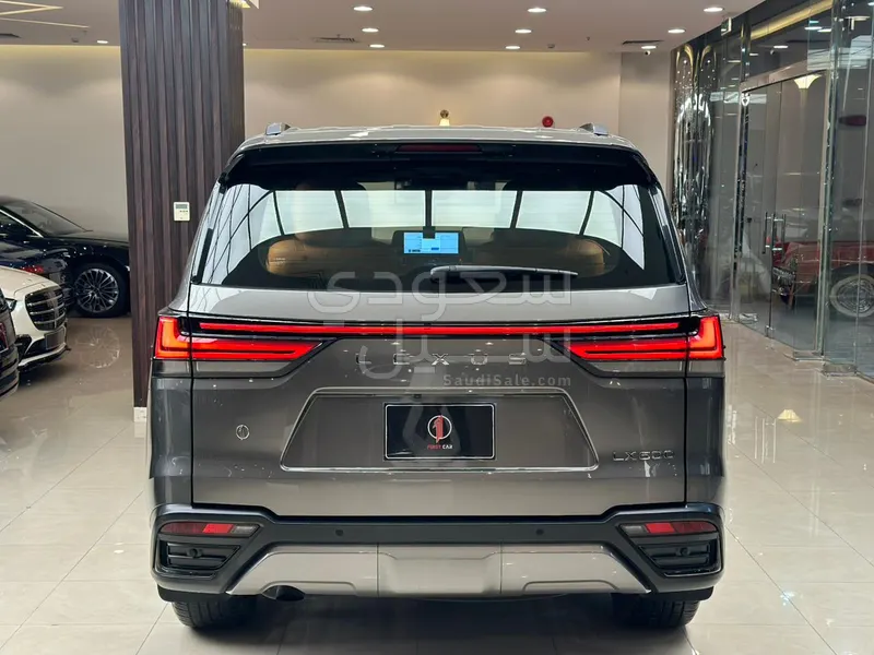 2022 لكزس إل إكس 600 في أي بي