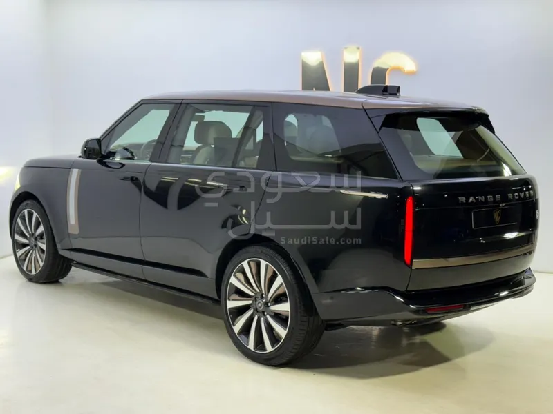 2025 لاند روفر رينج روفر اس في اوتوبيوغرافي