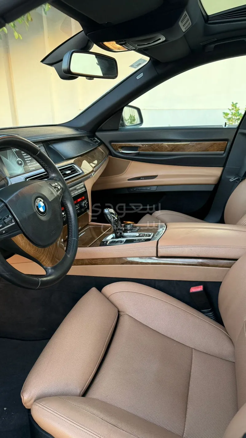 2012 بي ام دبليو الفئة السابعة 740 إل أي