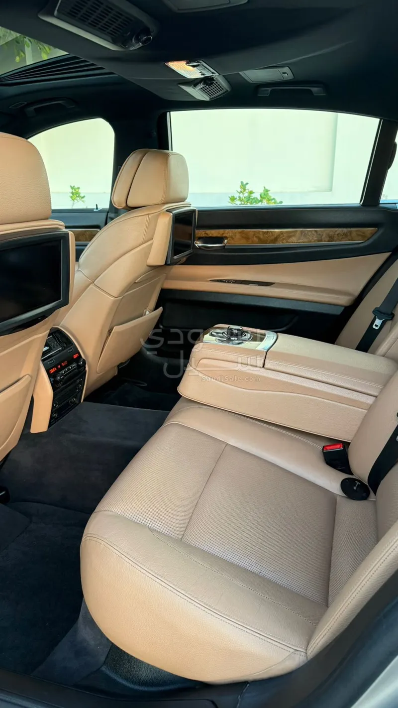 2012 بي ام دبليو الفئة السابعة 740 إل أي