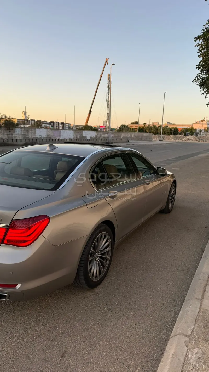 2012 بي ام دبليو الفئة السابعة 740 إل أي