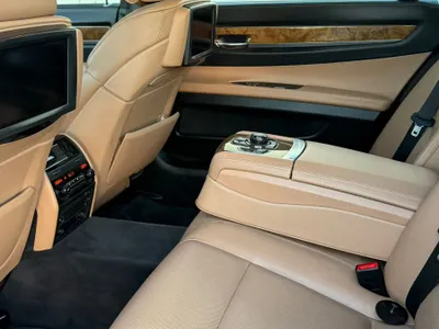 2012 بي ام دبليو الفئة السابعة 740 إل أي