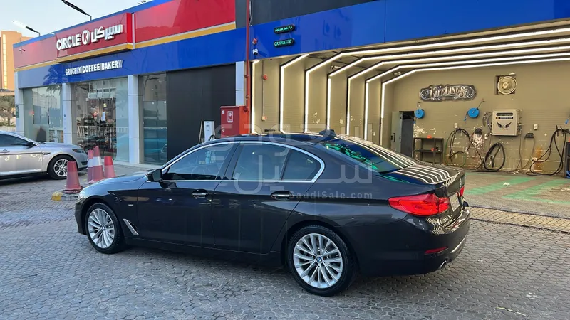 2017 بي ام دبليو الفئة الخامسة 530 أي