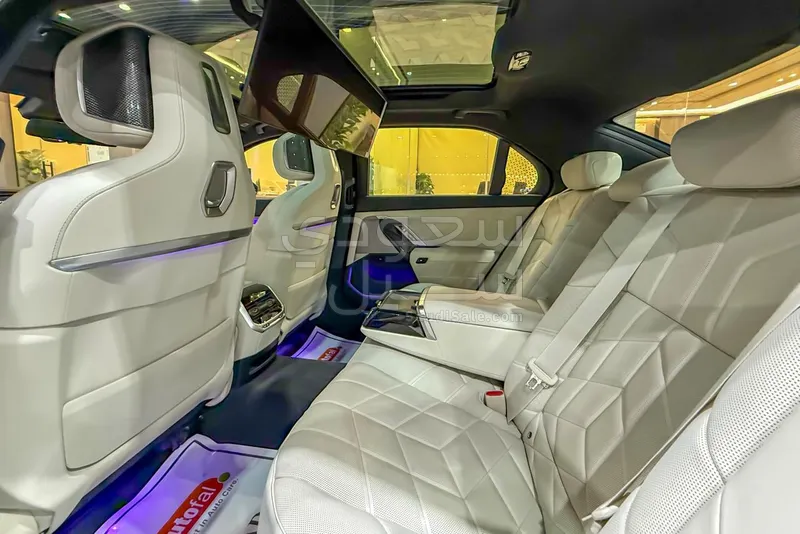 2026 بي ام دبليو الفئة السابعة 735أي