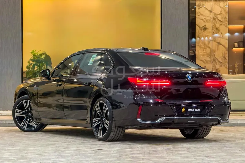 2026 بي ام دبليو الفئة السابعة 735أي