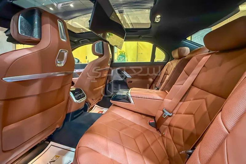 2026 بي ام دبليو الفئة السابعة 735أي