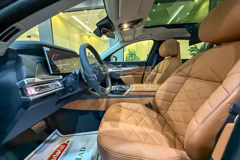 2026 بي ام دبليو الفئة السابعة 735أي