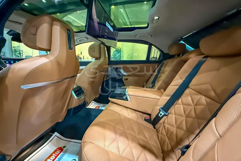 2026 بي ام دبليو الفئة السابعة 735أي